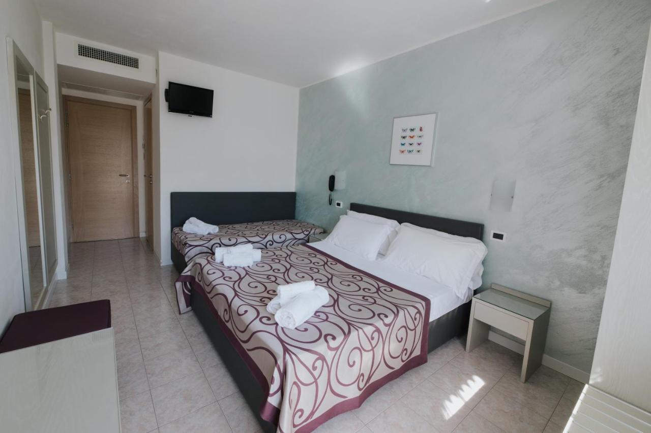 Hotel Gloria Lignano Sabbiadoro Exterior photo