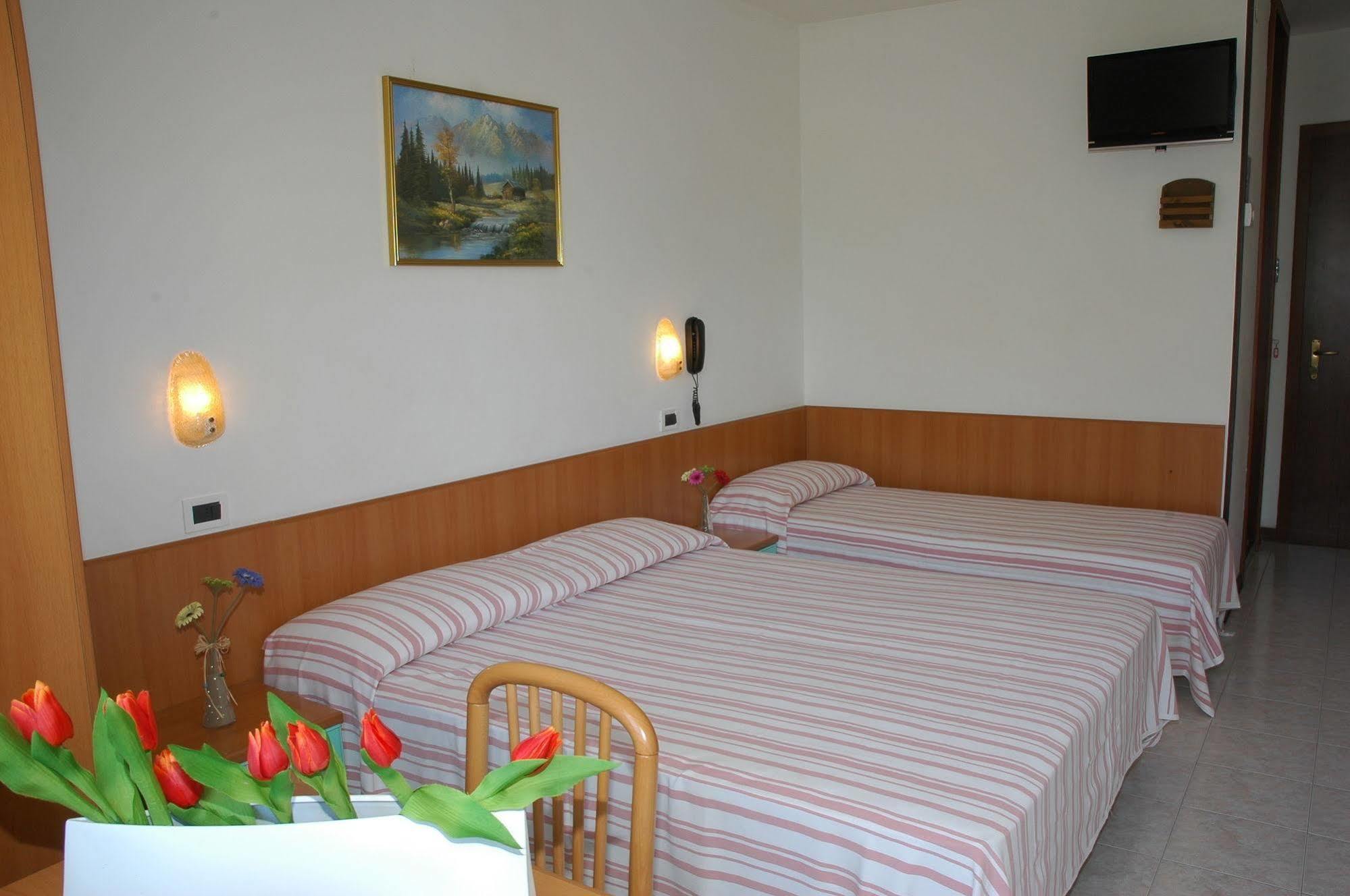 Hotel Gloria Lignano Sabbiadoro Exterior photo