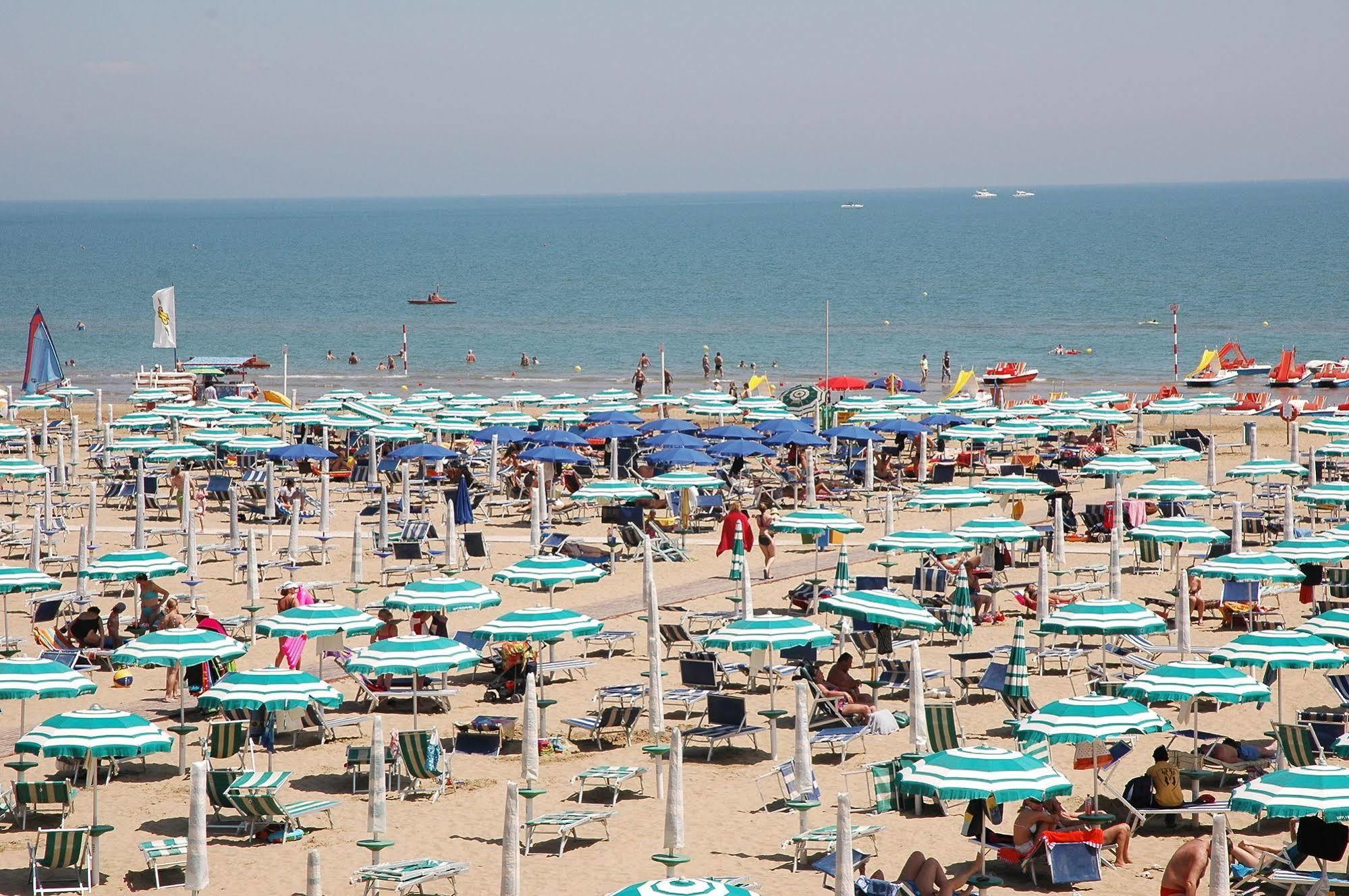 Hotel Gloria Lignano Sabbiadoro Exterior photo
