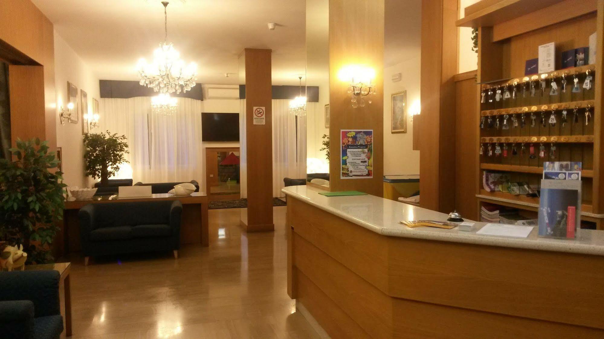 Hotel Gloria Lignano Sabbiadoro Exterior photo